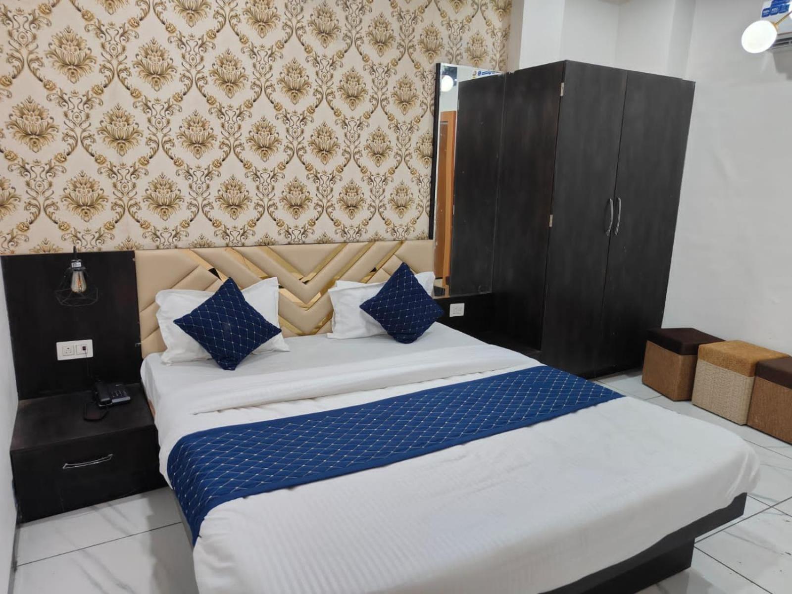 Rk Hotel & Restaurant Dewas Esterno foto
